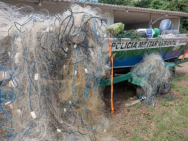 PMA fiscaliza 11 barcos e apreende vários petrechos de pesca proibidos