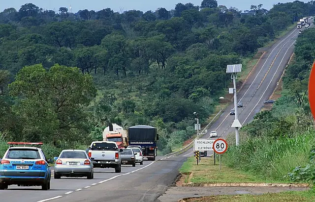 Abril é mês de licenciamento dos veículos com placas finais 1 e 2