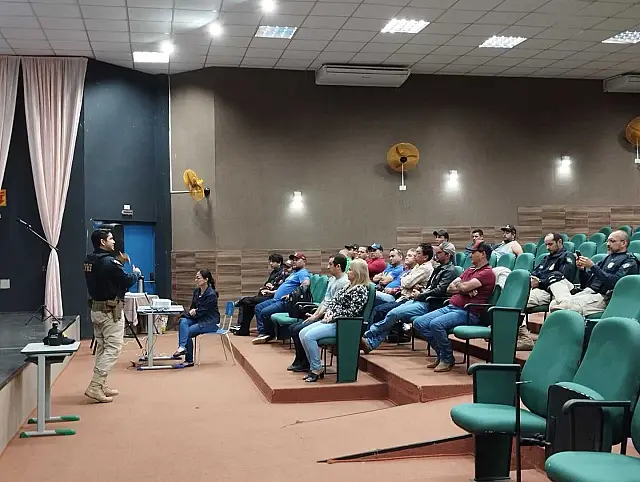 PRF faz ação em Anastácio para combater irregularidades em transporte escolar