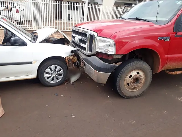 Motorista vai pegar filho no colo, causa acidente e vai preso por embriaguez