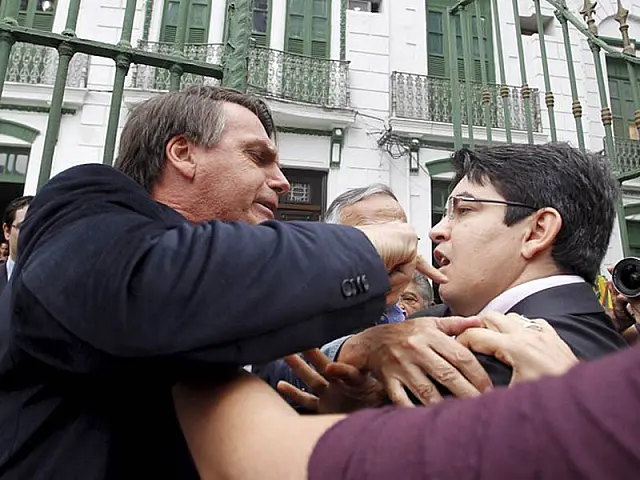 Randolfe diz ter levado soco de Bolsonaro no Rio; deputado nega