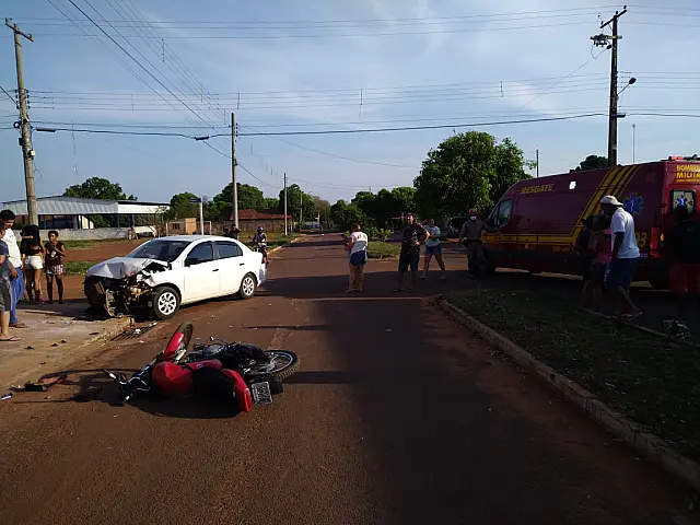Motociclista fica ferido após batida com carro em Anastácio