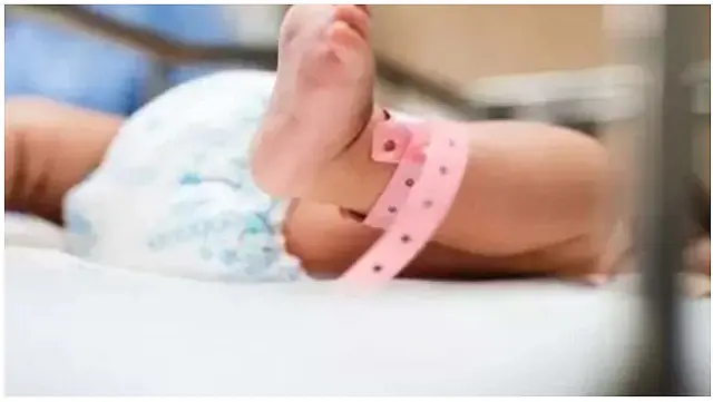 Morre bebê de 3 meses e Polícia suspeita de espancamento por babás em SC