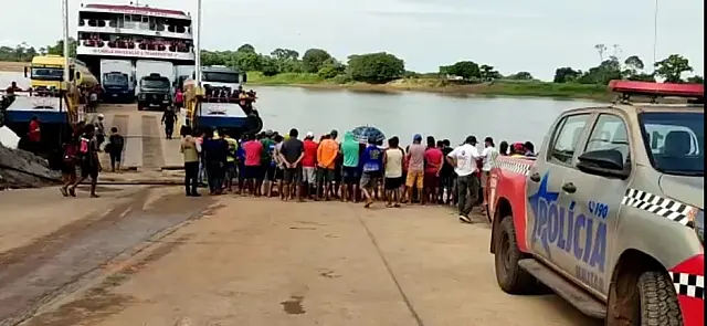 Micro-ônibus cai em rio e cinco passageiros morrem em Santana do Tapará