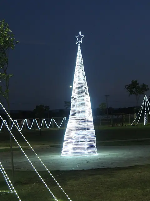 Anastácio liga luzes de Natal