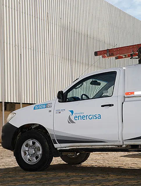 Para evitar corte de energia, morador foge com carro da Energisa