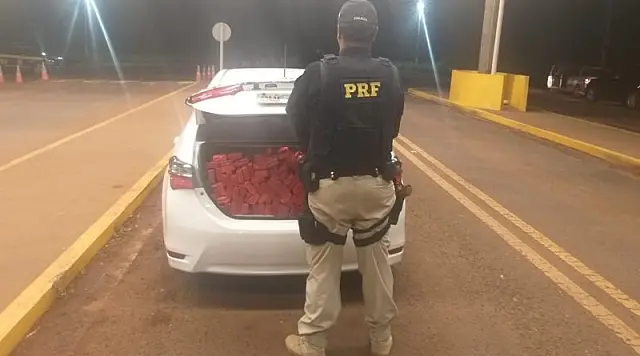 PRF apreende 616 Kg de maconha e prende três