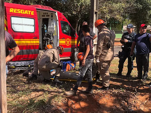 Motociclista sofre ferimentos em colisão com caminhonete no Cidade Nova