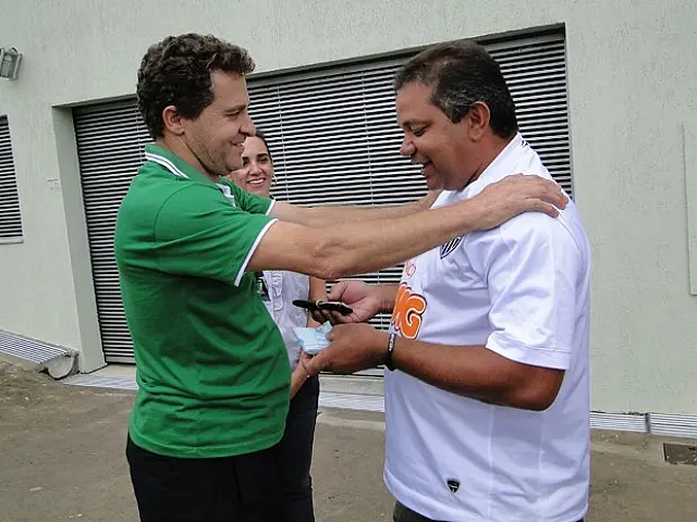 Homem encontra carteira com mais de R$ 3 mil e devolve ao dono