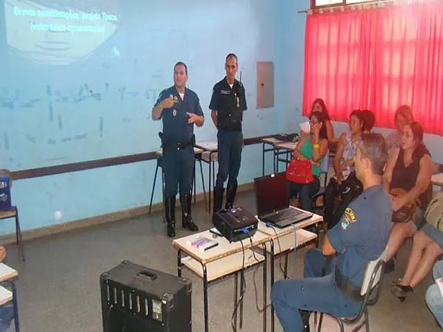 7º BPM ministra palestra a professores
