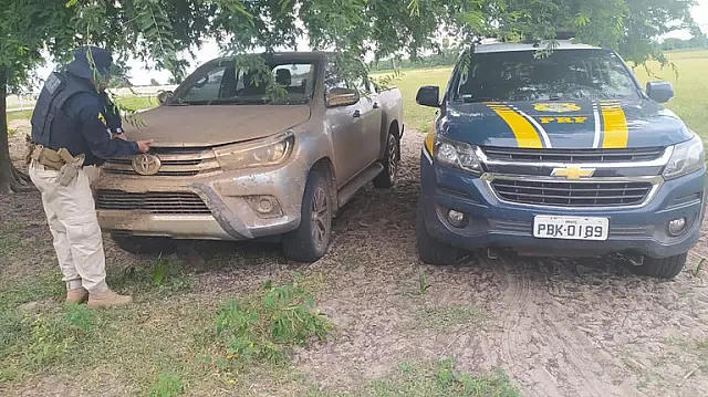 Caminhonete roubada é recuperada pela PRF em Corumbá