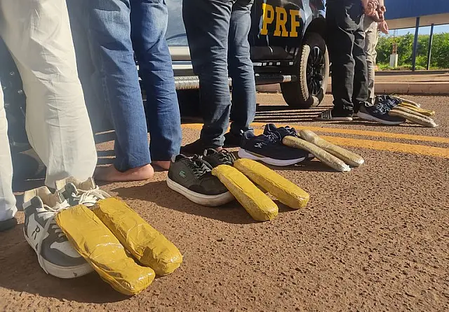 PRF prende cinco homens por transporte de cocaína em sapatos em Terenos