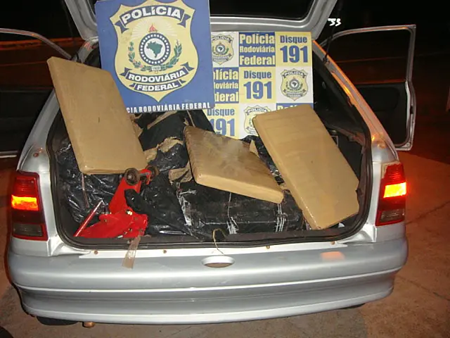 PRF apreende 300 quilos de maconha na BR-262