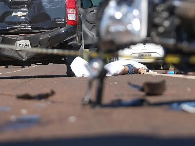 Motociclista morre após bater na traseira de caminhonete em rodovia