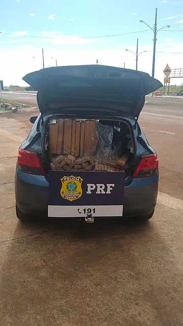 Em Ponta Porã, PRF prende homem com 141 kg de maconha em carro com registro de roubo