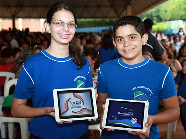 André entrega mais 2.377 prêmios aos alunos das escolas estaduais