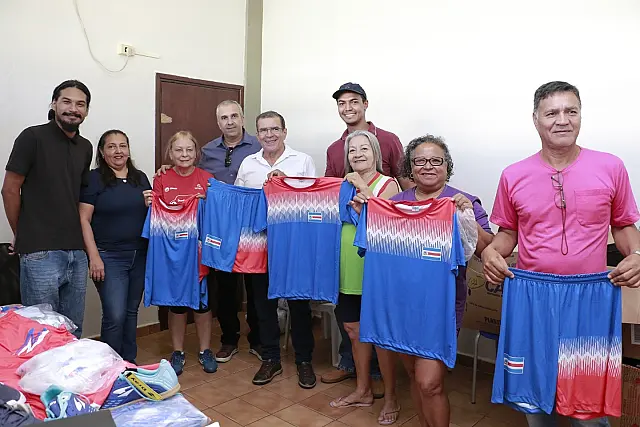Atletas de Anastácio recebem uniformes para os Jogos da Juventude de MS