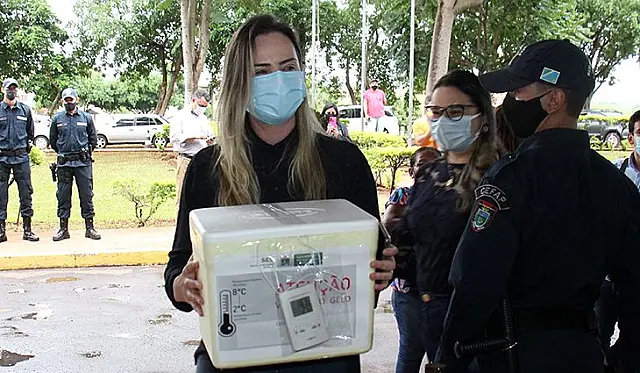 Em menos de 24h, Estado distribui vacinas e municípios iniciam imunização