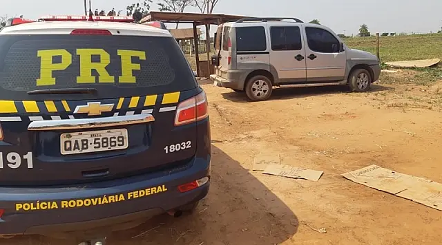 Sem banco, veículo com placas falsas é apreendido