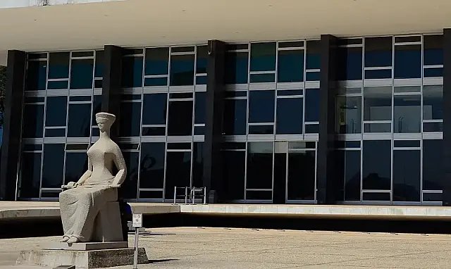 STF tem maioria para manter afastamento do diretor-geral da PF