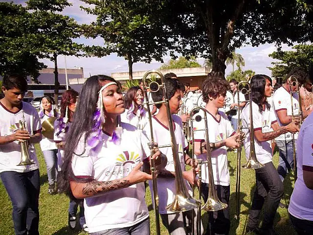 Orquestra Indígena Teko Arandu embarca rumo ao Rio para a final da Copa