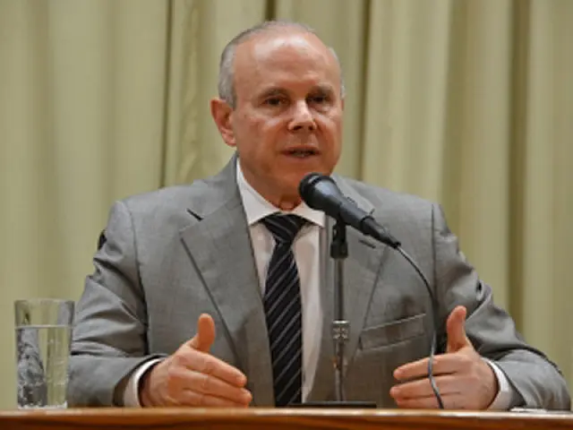 Mantega anuncia cortes de R$ 15 bilhões nas despesas do governo