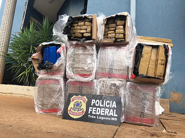 PF apreende 300 quilos de maconha em caminhão frigorífico