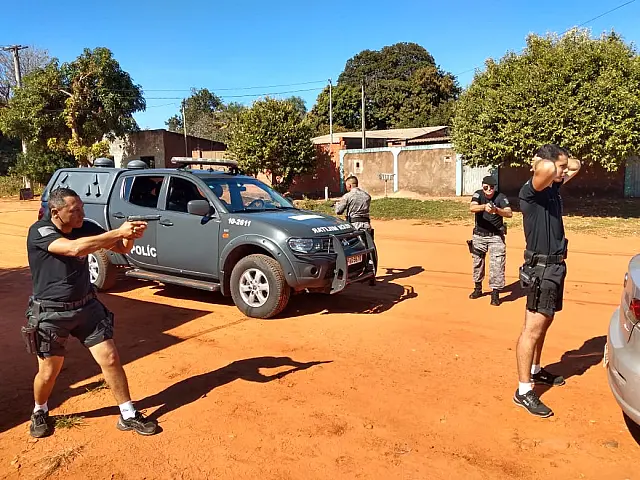 Militares de Jardim passam por treinamento físico e de abordagem