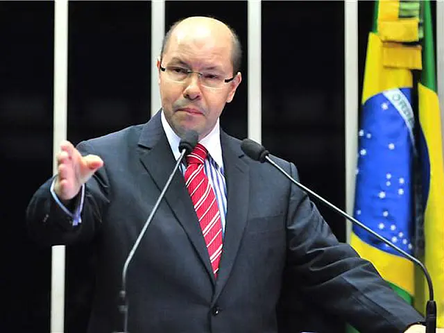 Demóstenes deixa partido para evitar expulsão