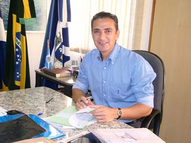 Prefeito decreta ponto facultativo na segunda-feira