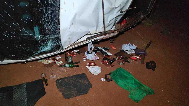 Capotamento deixa uma pessoa morta e dois feridos na BR-267
