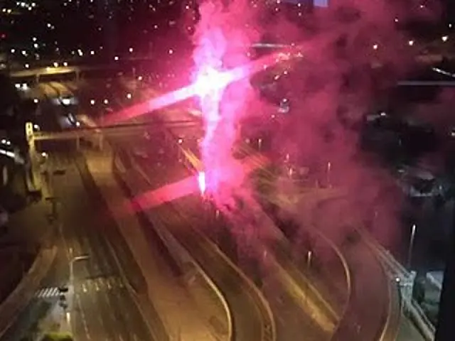 Torcida do Galo faz queima de fogos para incomodar elenco do São Paulo