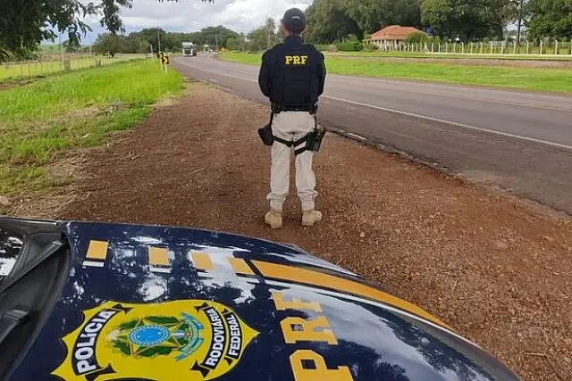 Traficante é preso com pasta base e cocaína na BR-262