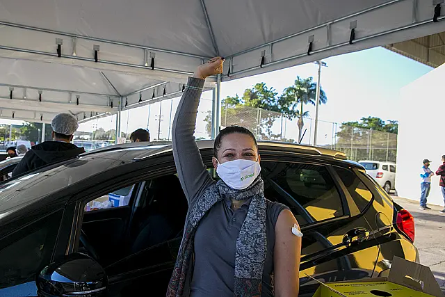 Corumbá mantém drive e descentraliza vacina para 12 Unidades de Saúde