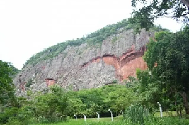 Com estoque d'água e disposição, aquidauanense mora há 7 anos no pico do Morro Paxixi