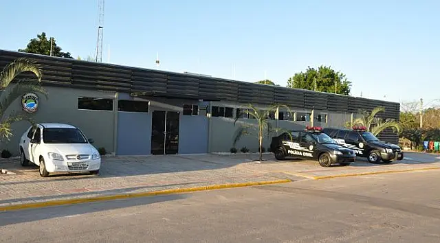 Homem é flagrado furtando wisk e escondendo dentro da calça em atacadista de Bonito