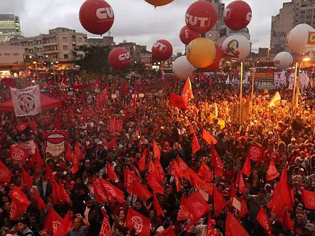 'Não ao golpe!' Atos pró-Dilma se espalham pelo Brasil