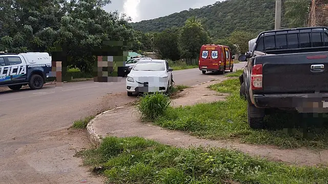 Idoso fica ferido após colisão entre carro e camionete em Corumbá