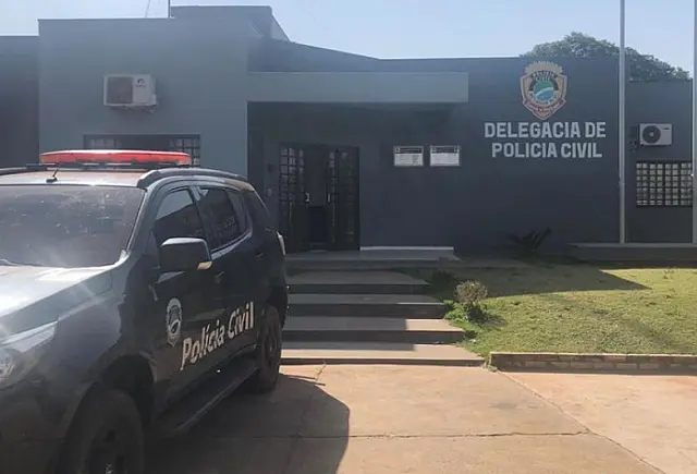 Homem agride companheira com foice em Amambai