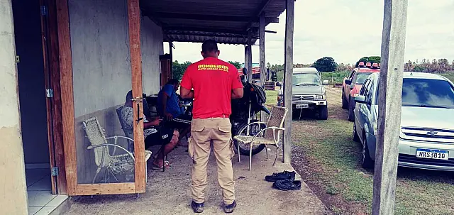 Corpo de Bombeiros encontram peões que estavam perdidos na mata