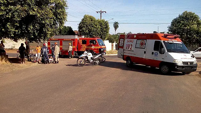 Motociclistas têm ferimentos leves em acidente ocorrido na Vila Cidade Nova