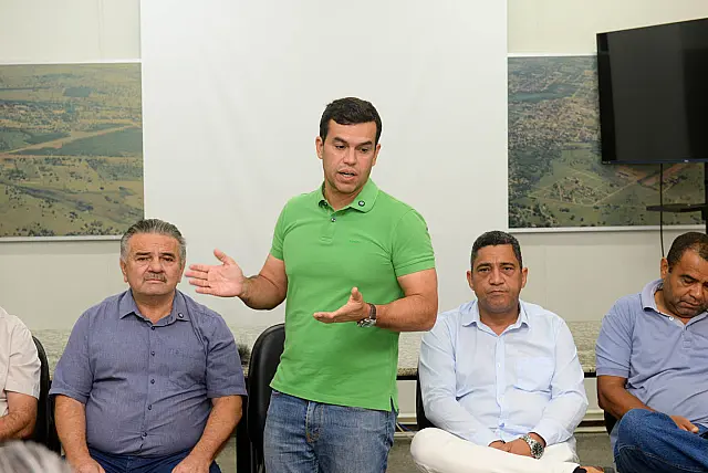 Beto Pereira visita Anastácio e Aquidauana, prestigia programa infantil reúne lideranças