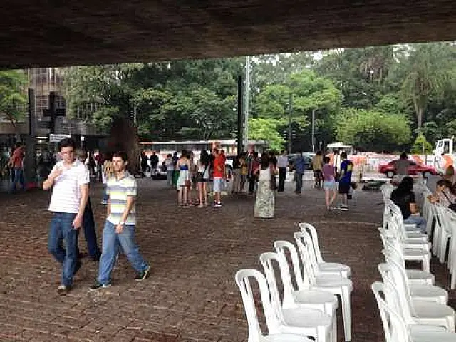 Protesto pró-impeachment leva apenas 70 pessoas ao MASP