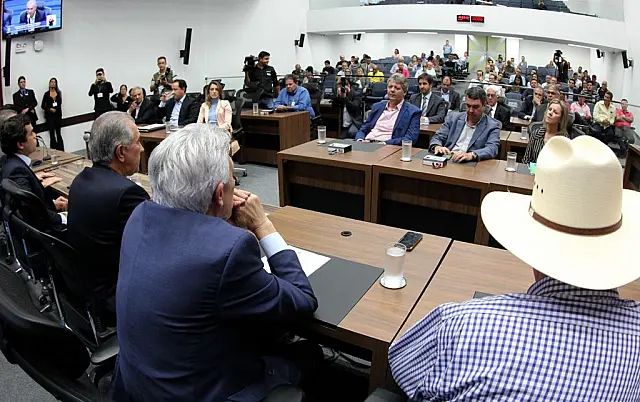 Edital para parceria público-privada na Sanesul será publicado até dezembro, afirma governador