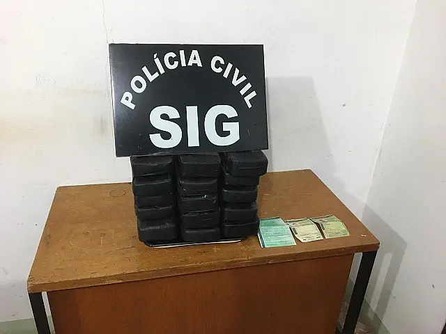 Dupla é presa com 14 quilos de pasta base de cocaína