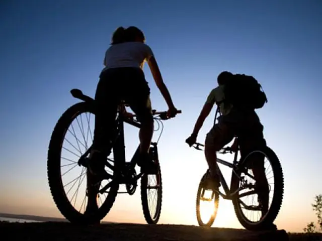 Site lista 10 benefícios do ciclismo à saúde e ao bem-estar