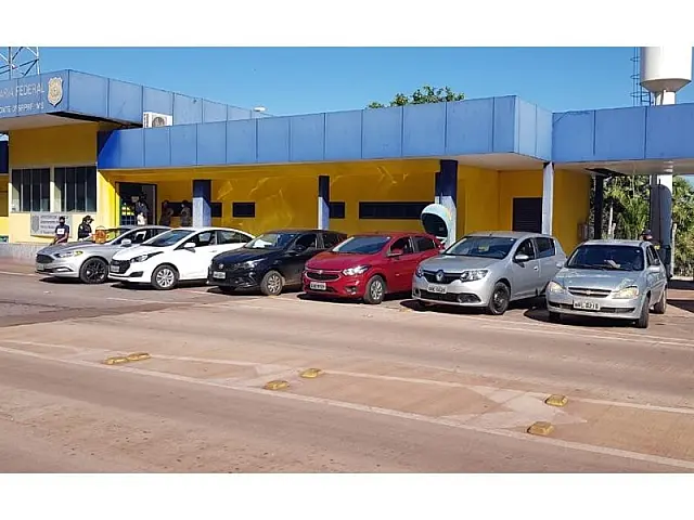 PRF prende quadrilha que tentava levar carros para a Bolívia