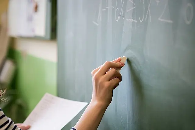 Professores terão piso salarial de R$ 5,1 mil com nova lei sancionada pelo governo