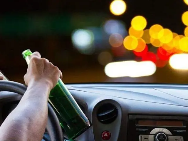 Motorista é preso após dirigir embriagado com crianças dentro do carro em Jardim