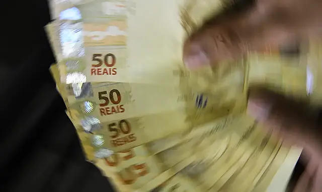 Participação dos salários no PIB brasileiro caiu 12% em cinco anos